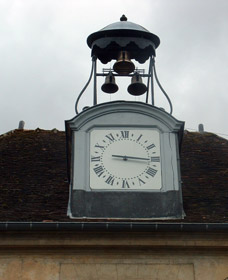 Horloge du château de Hénonville restaurée