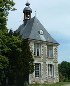Château de Mauny avec cadran en son centre