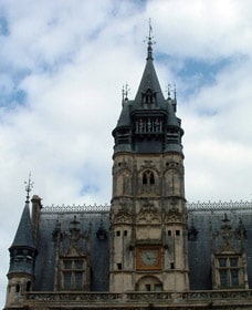 Façade de l'horloge de la mairie de Compiègne
