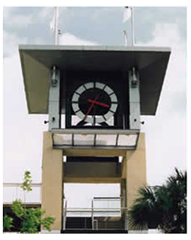 Horloge monumentale avec des éguilles rouges pour l'aquarium de Charleston