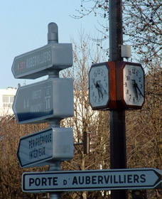 Horloge de rue à 4 faces dans Paris