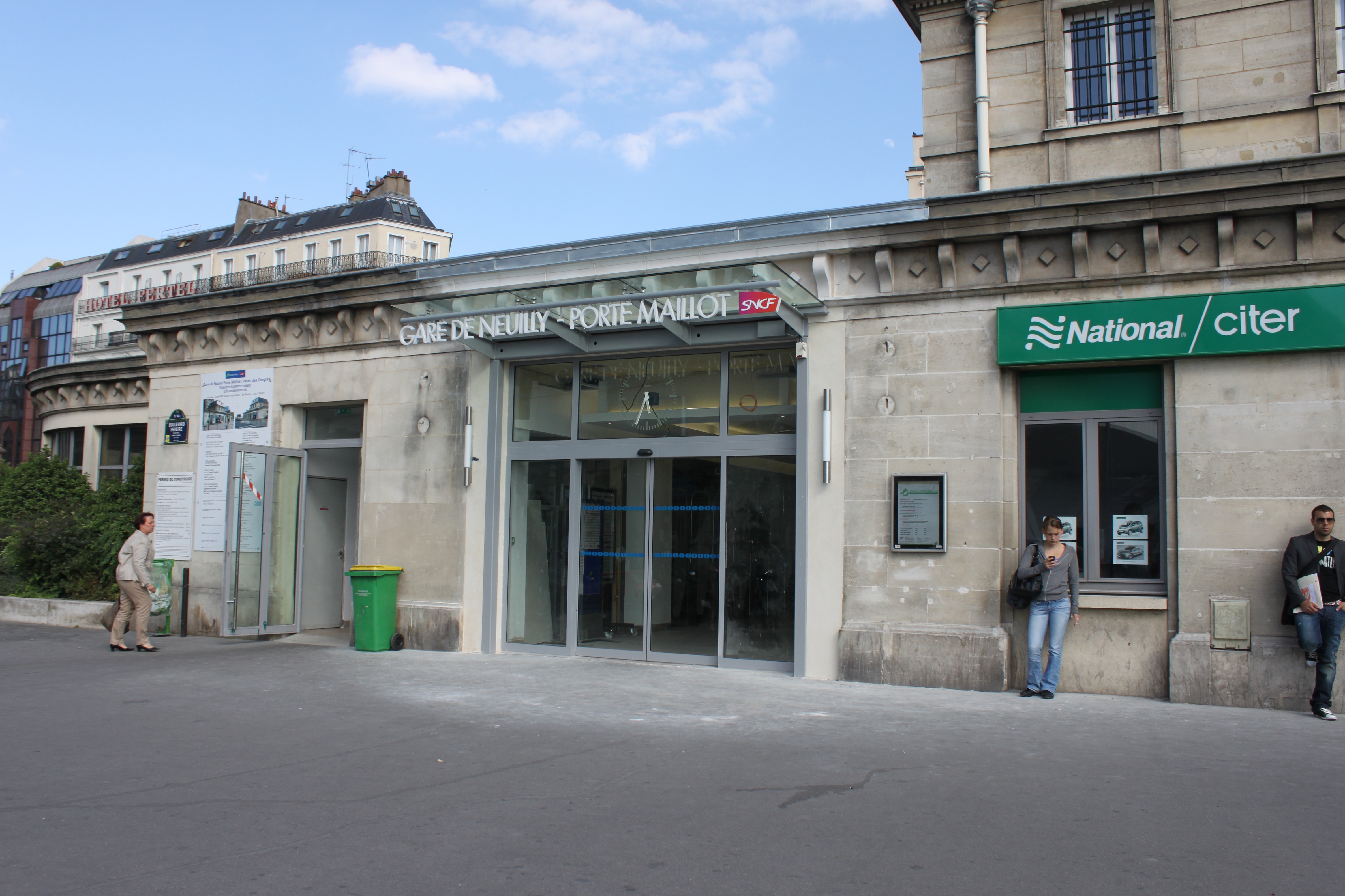 Photo de la gare SNCF de Neuilly - Porte Maillot avec horloge Huchez